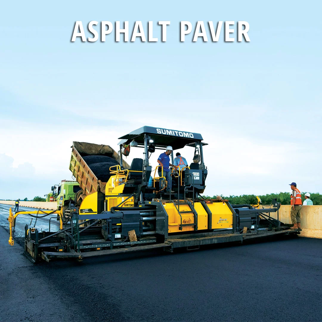 alat berat asphalt paver sumitomo sedang bekerja menghamparkan, meratakan dan memadatkan campuran aspal hotmix di proyek konstruksi jalan